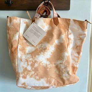 NWT Thirty-One Tan and White Tote Bag